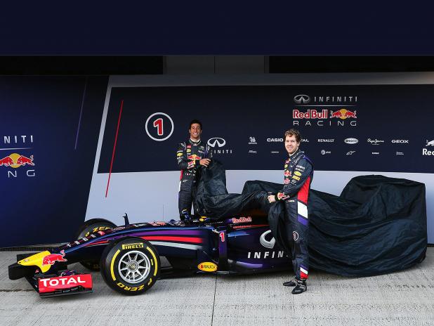 F1-2014-Red-Bull-RB10-Vettel-Formel-1-Rennwagen-06