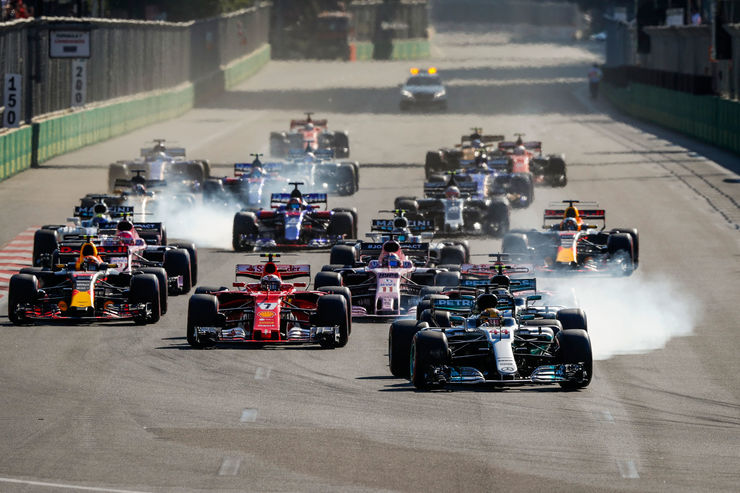 Start-GP-Aserbaidschan-2017-Baku-fotoshowBig-572d29fe-1099163